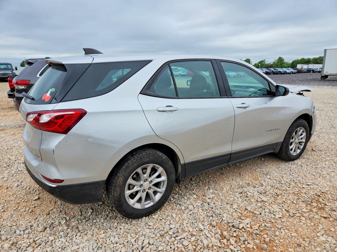 2018 Chevrolet Equinox Ls - Фото 3