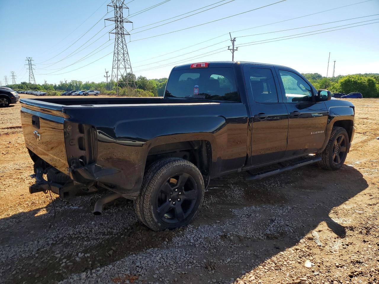2018 Chevrolet Silverado K1500 Custom - Фото 3