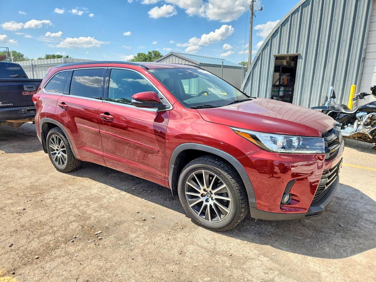 2017 Toyota Highlander Se - Фото 4