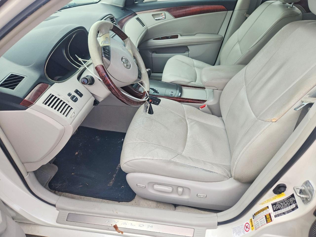 2011 Toyota Avalon Limited - Image 7