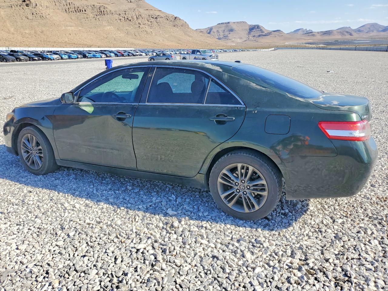 2011 Toyota Camry Base - Фото 2