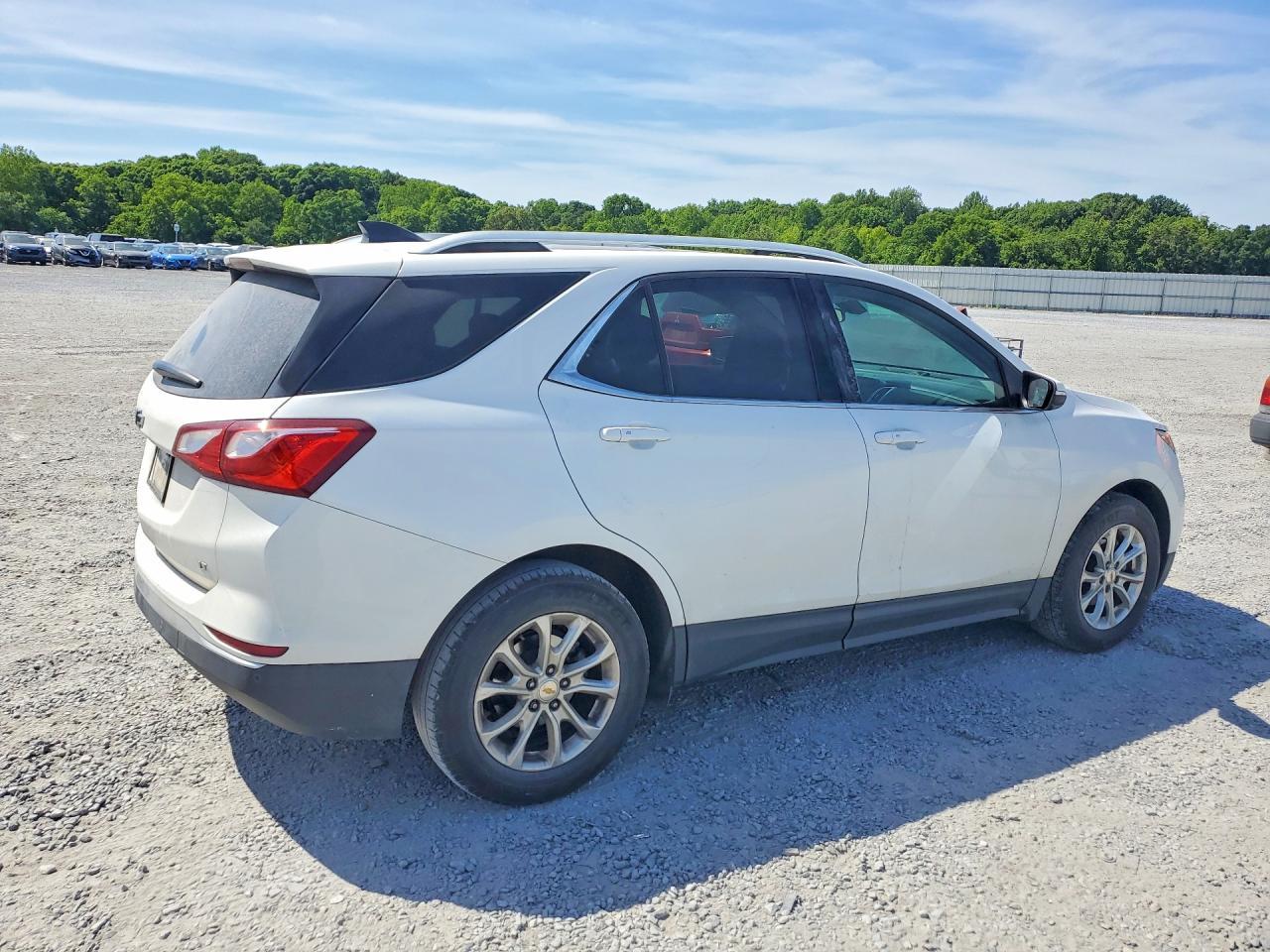 2018 Chevrolet Equinox Lt - Image 3