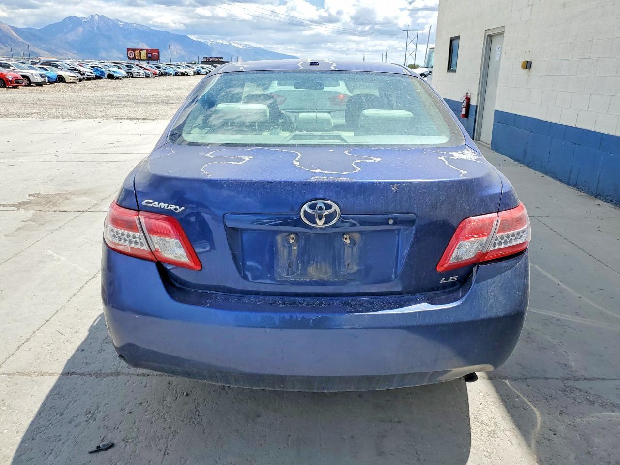 2011 Toyota Camry Le - Фото 6