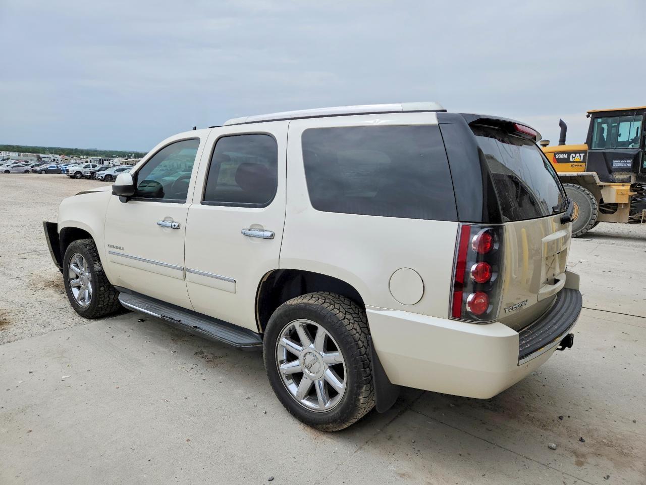 2014 GMC Yukon Denali - Фото 2