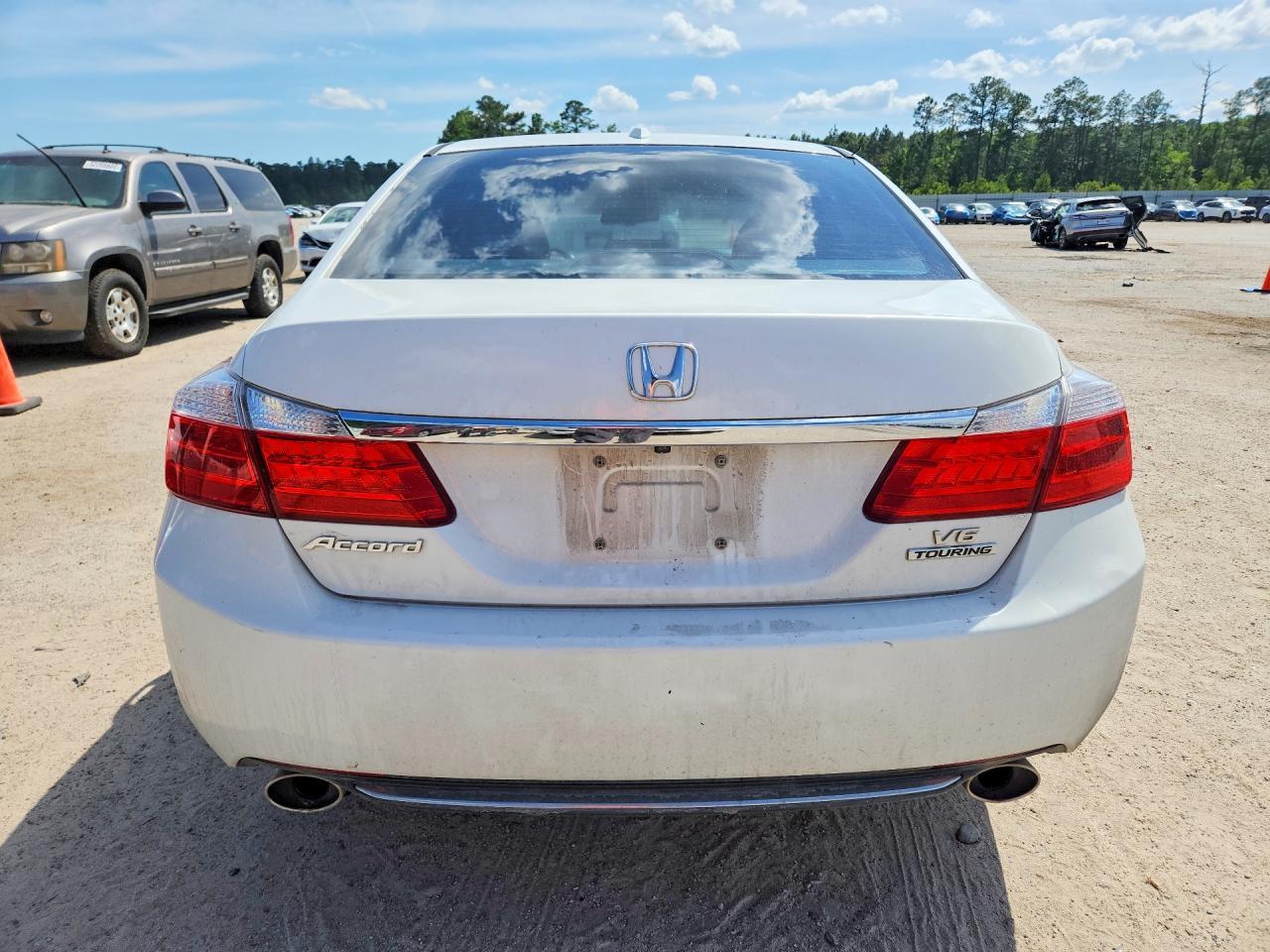 2015 Honda Accord Touring - Image 6