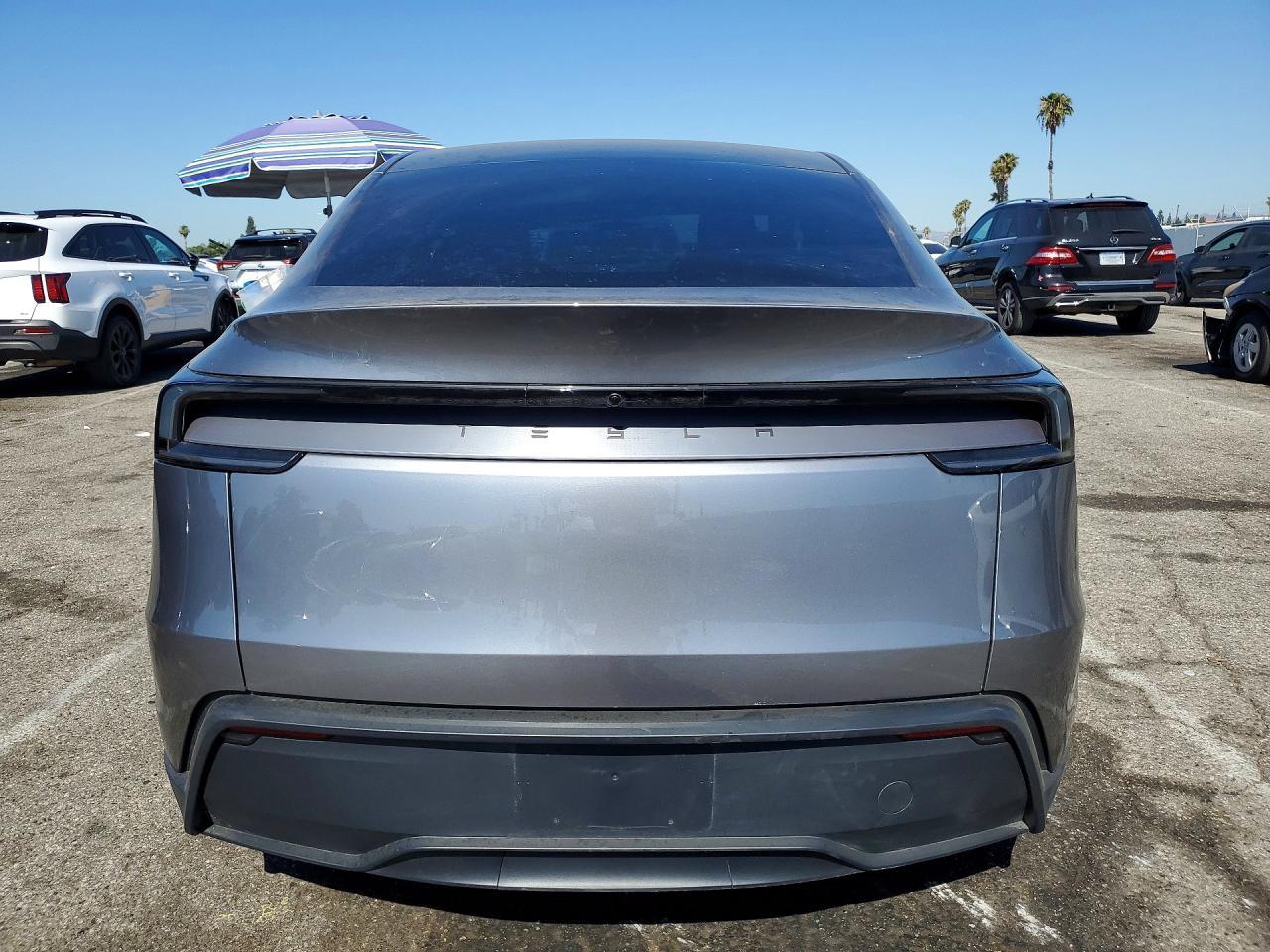 2026 Tesla Model Y - Фото 6