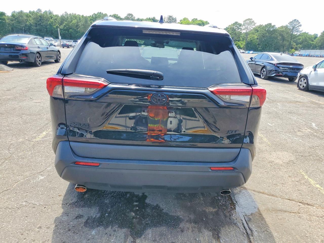 2022 Toyota Rav4 Xle Premium - Image 6