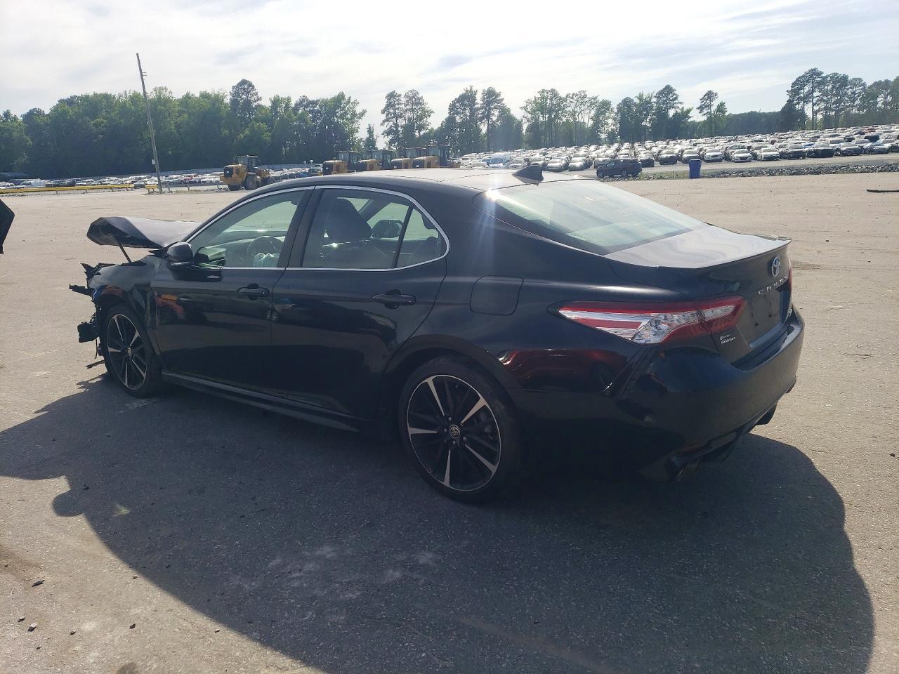 2020 Toyota Camry Xse - Фото 2