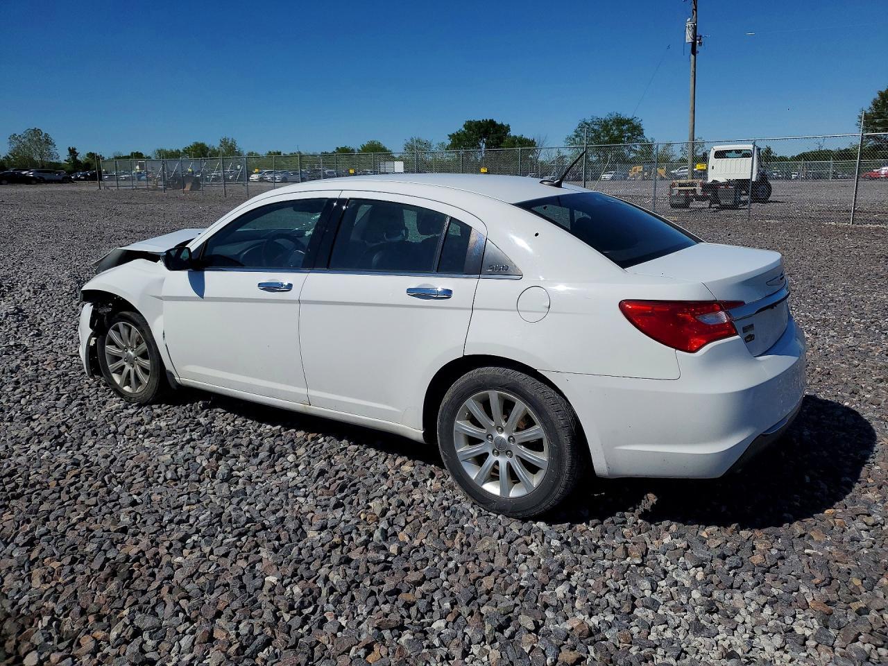 2013 Chrysler 200 Limited - Image 2