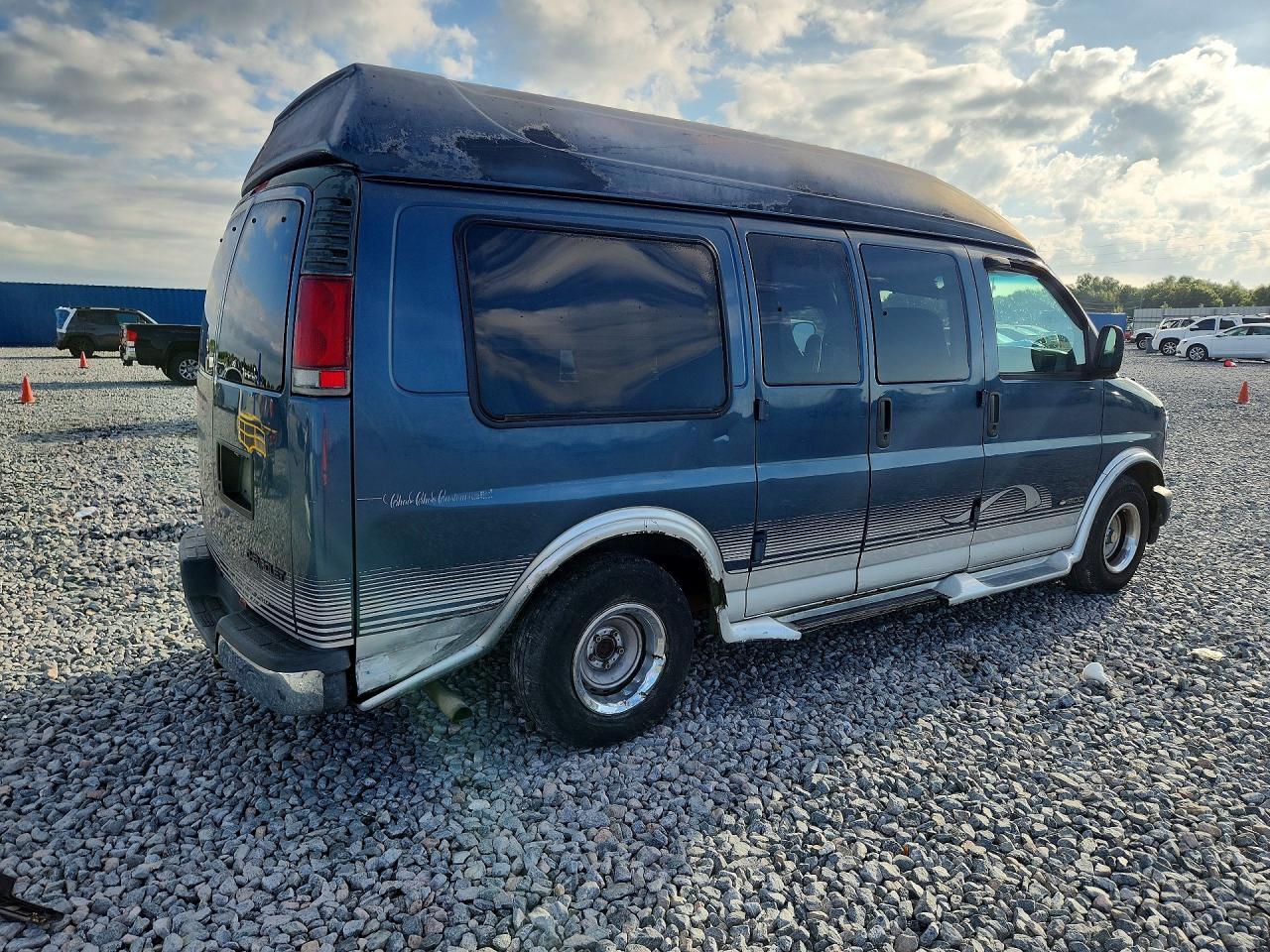 1999 Chevrolet Express G1500 - Image 3