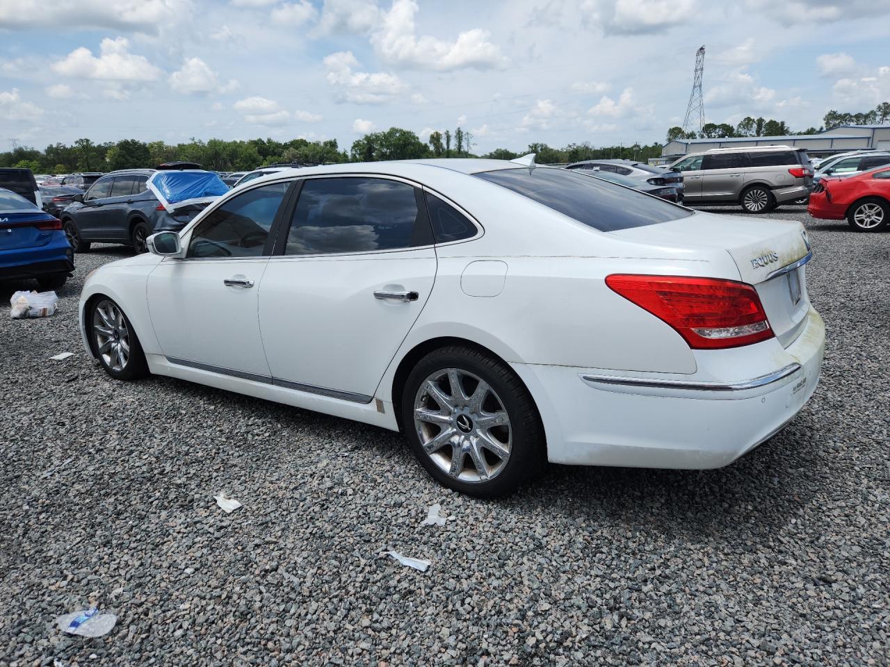 2013 Hyundai Equus Signature - Image 2