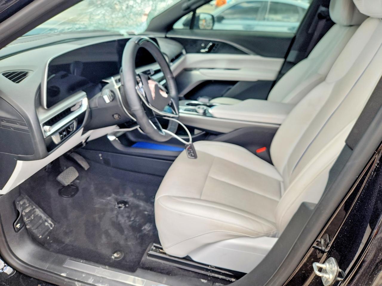 2024 Cadillac Lyriq Sport - Image 7