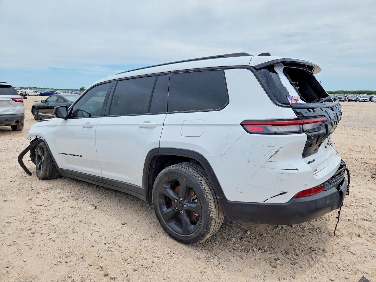 2023 Jeep Grand Cherokee L Laredo - Image 2