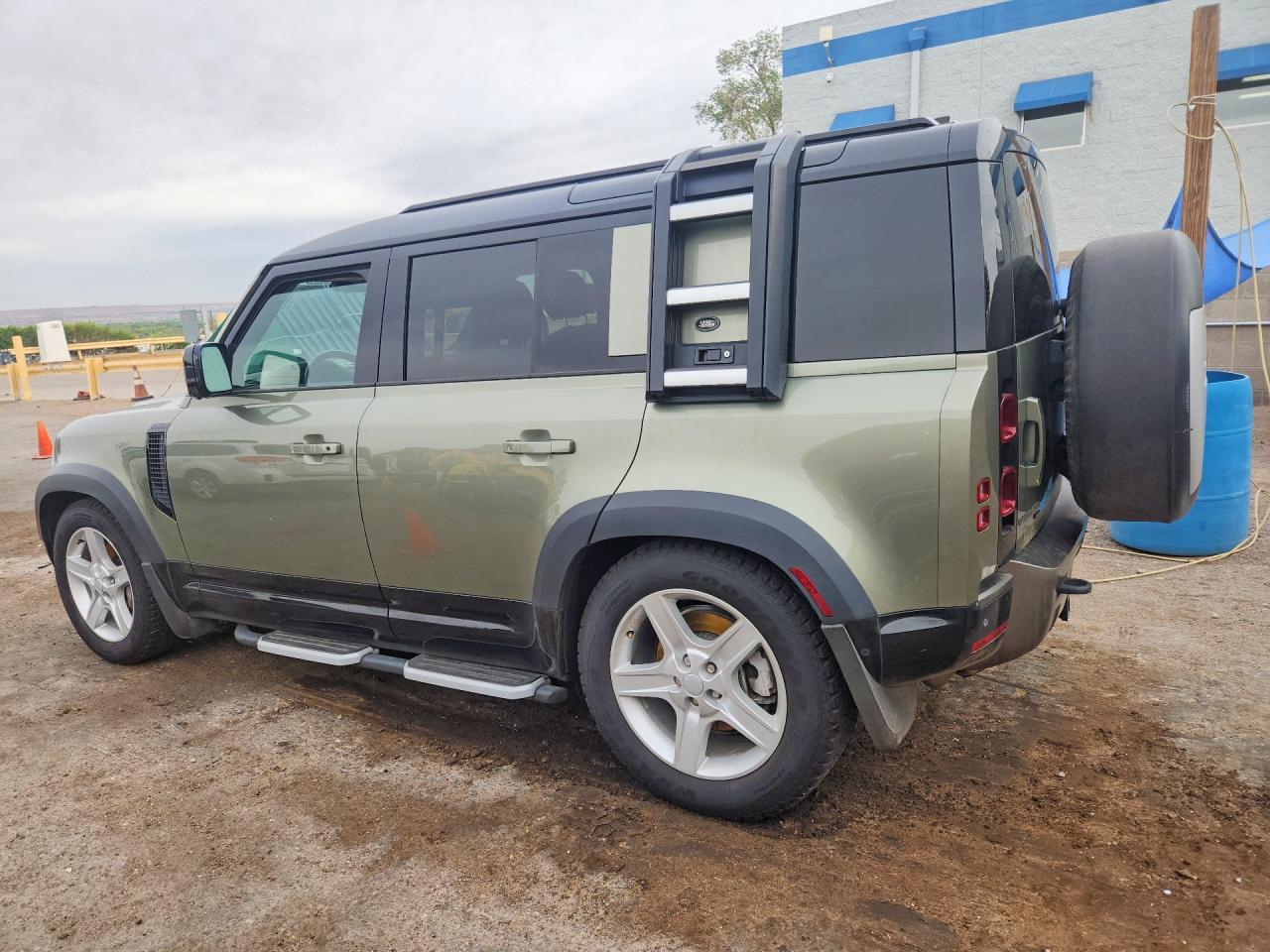 2023 Land Rover Defender 110 X-Dynamic Se - Image 2