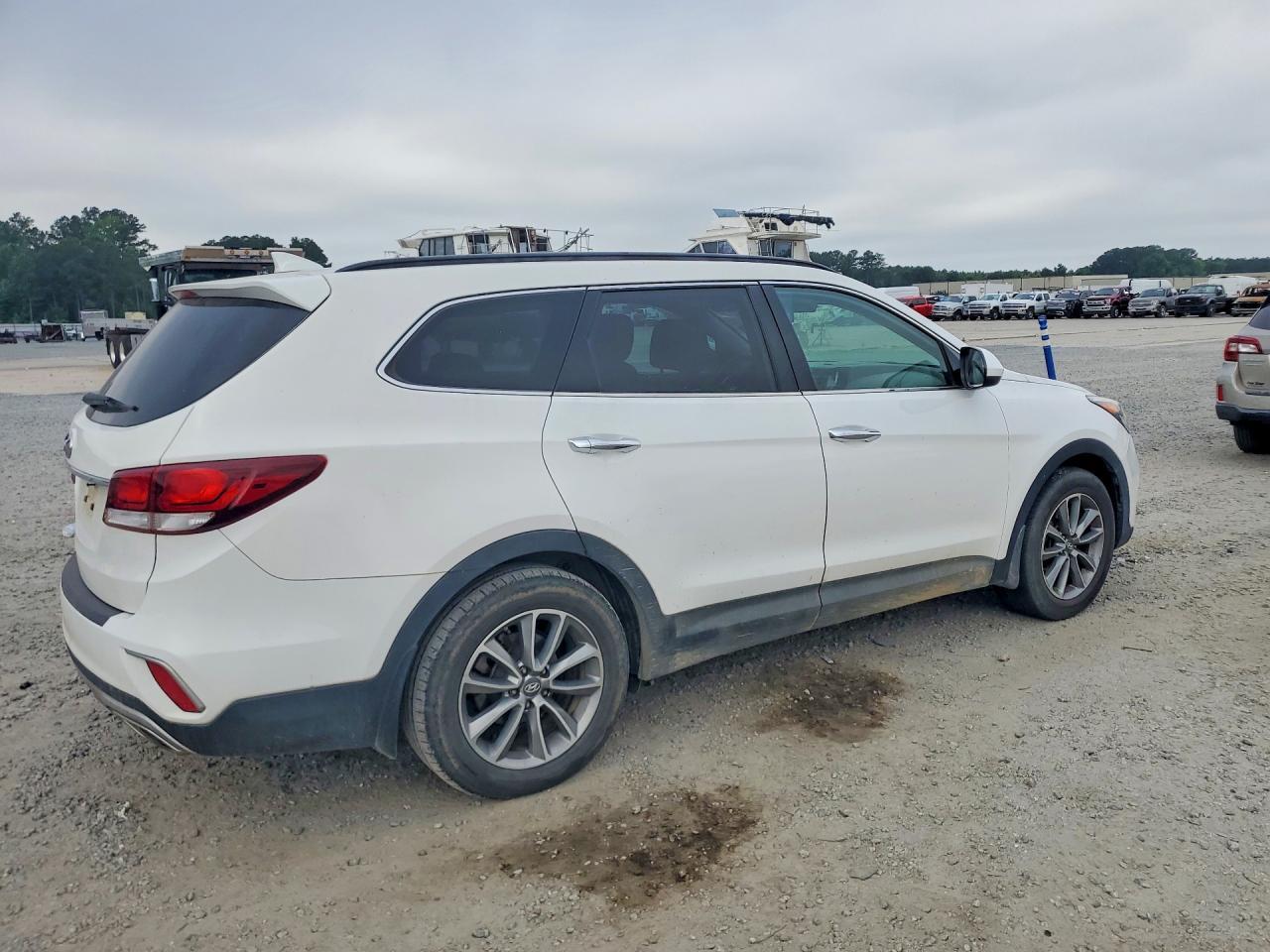 2017 Hyundai Santa Fe Se - Image 3