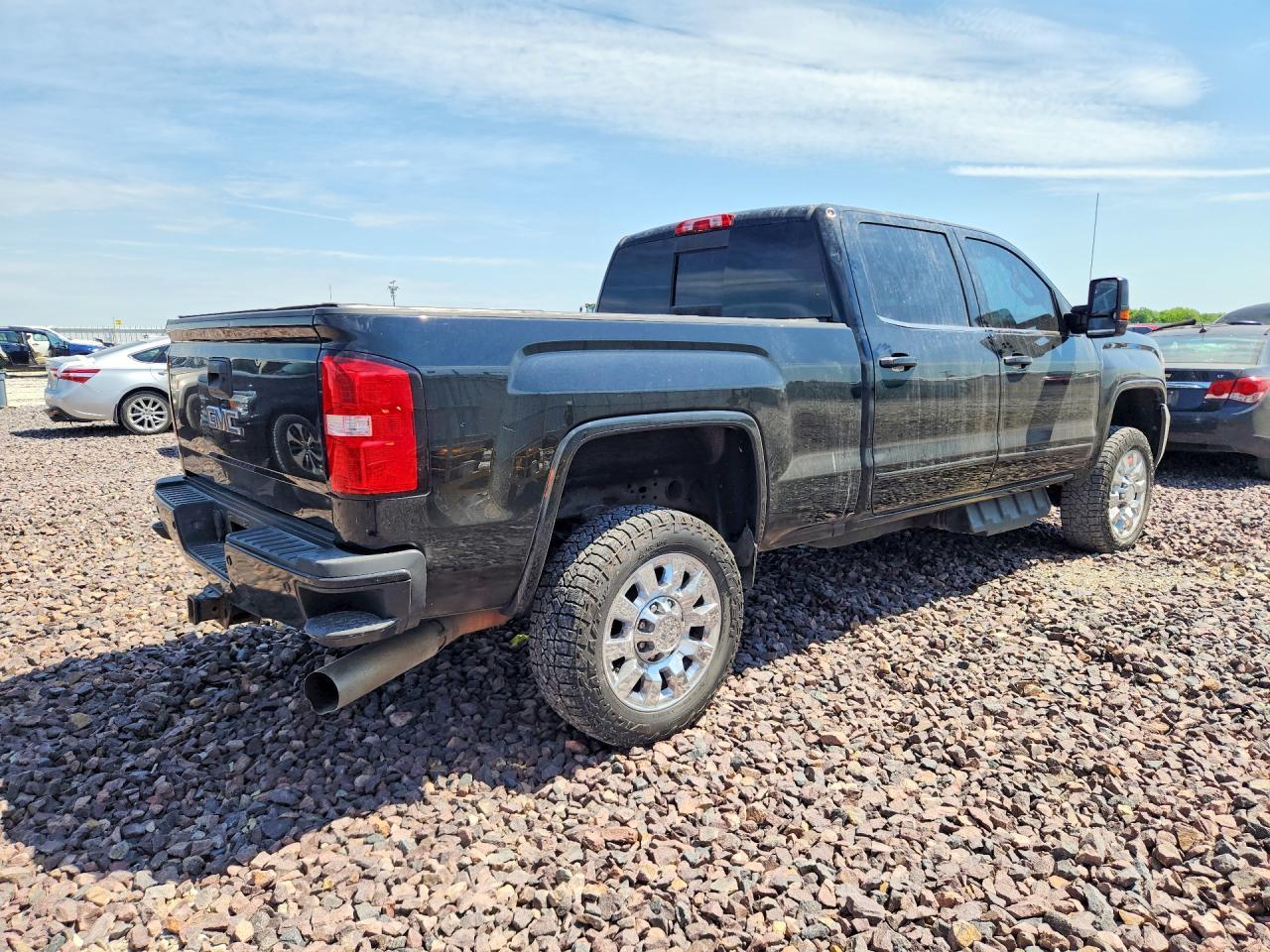 2018 GMC Sierra K2500 Denali - Image 3