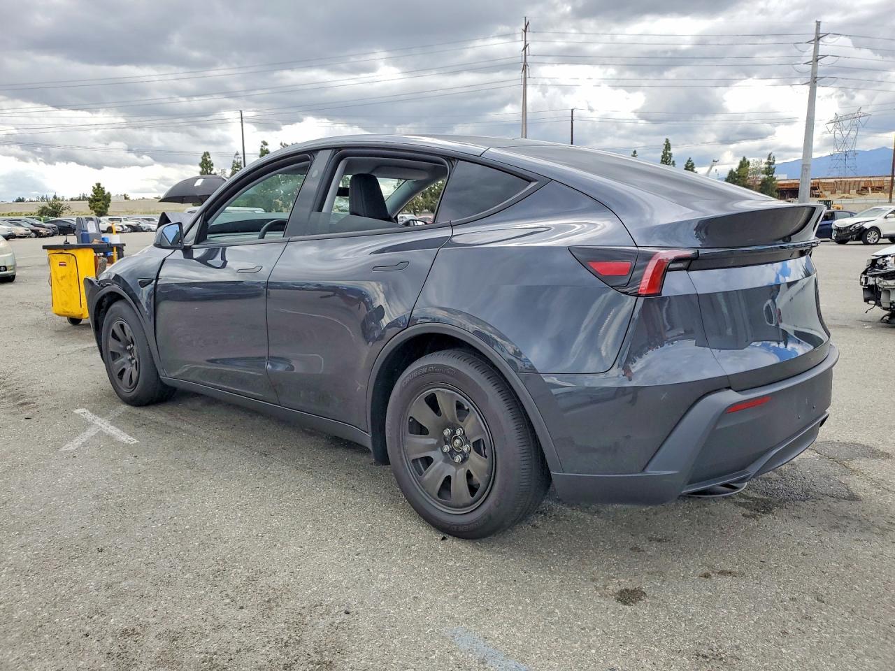 2026 Tesla Model Y - Image 2