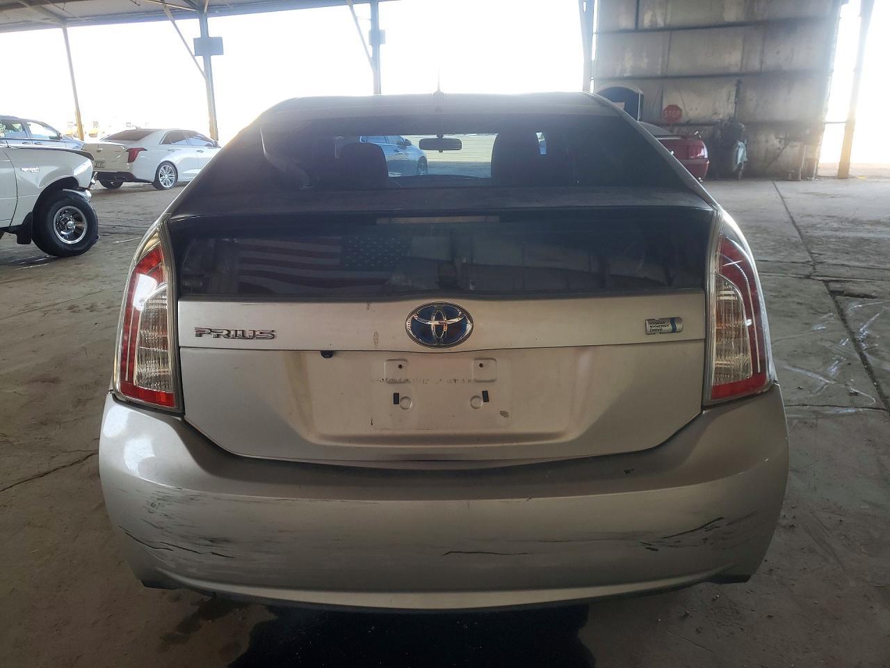 2013 Toyota Prius Two - Фото 6