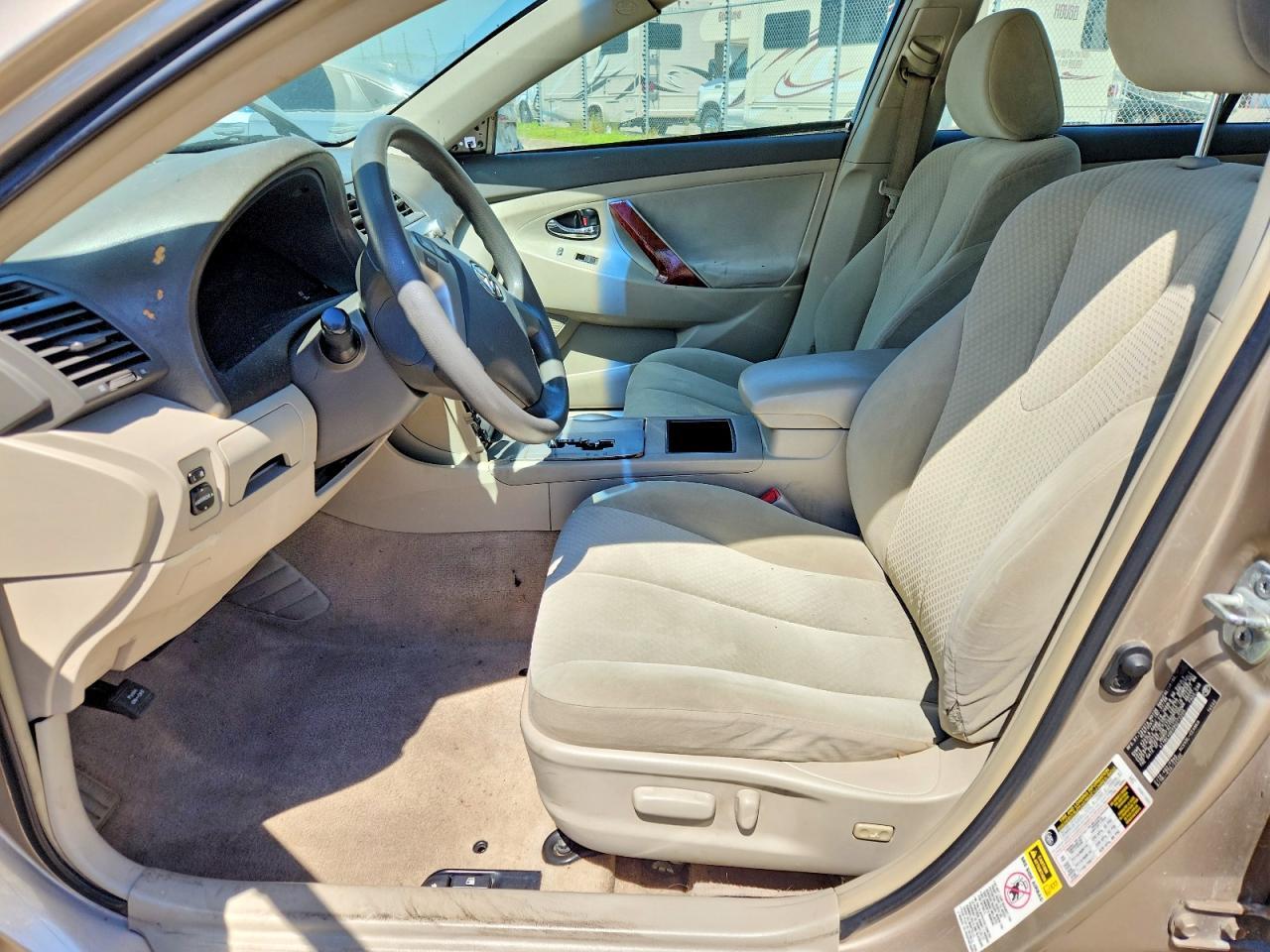 2009 Toyota Camry Le - Image 7