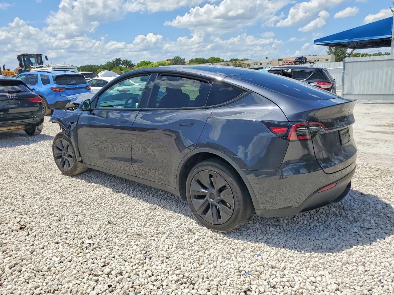 2025 Tesla Model Y - Image 2