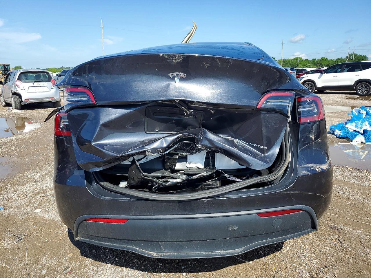 2024 Tesla Model Y - Image 6