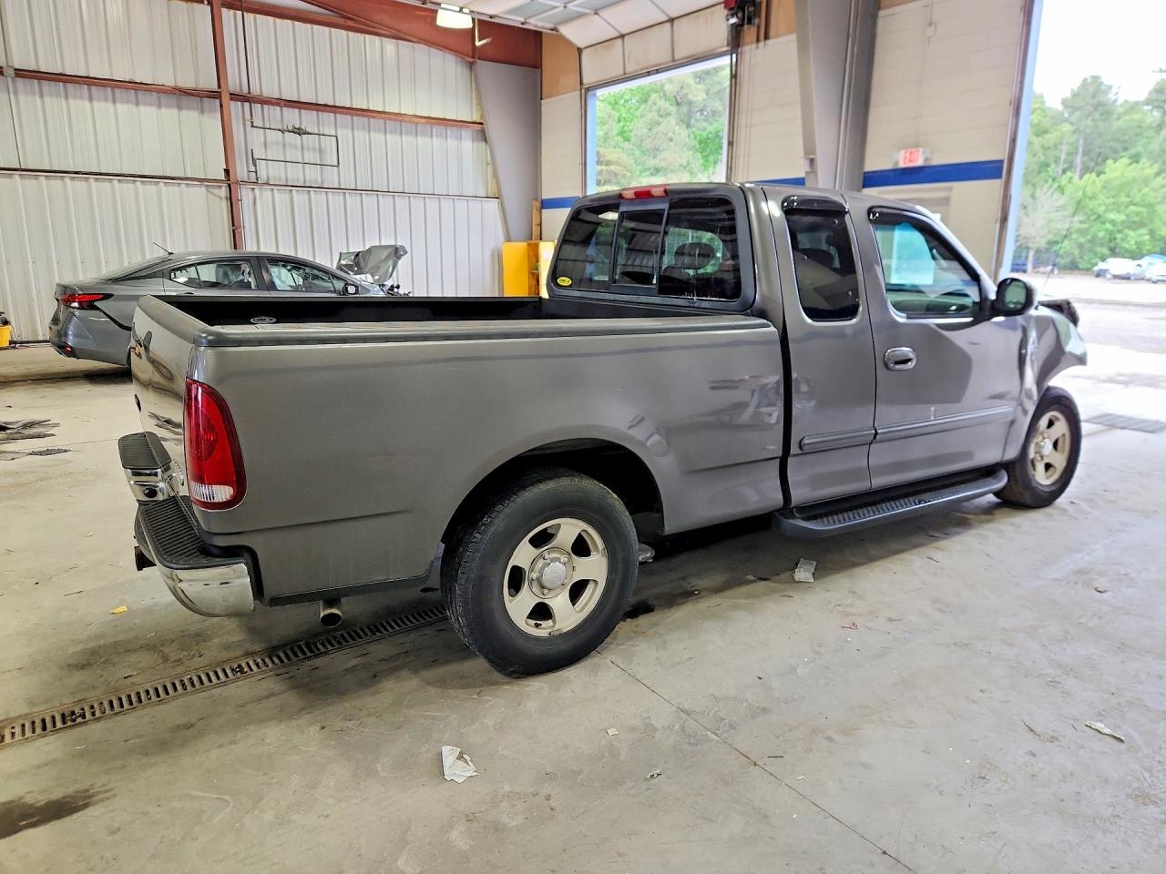2002 Ford F150 - Image 3
