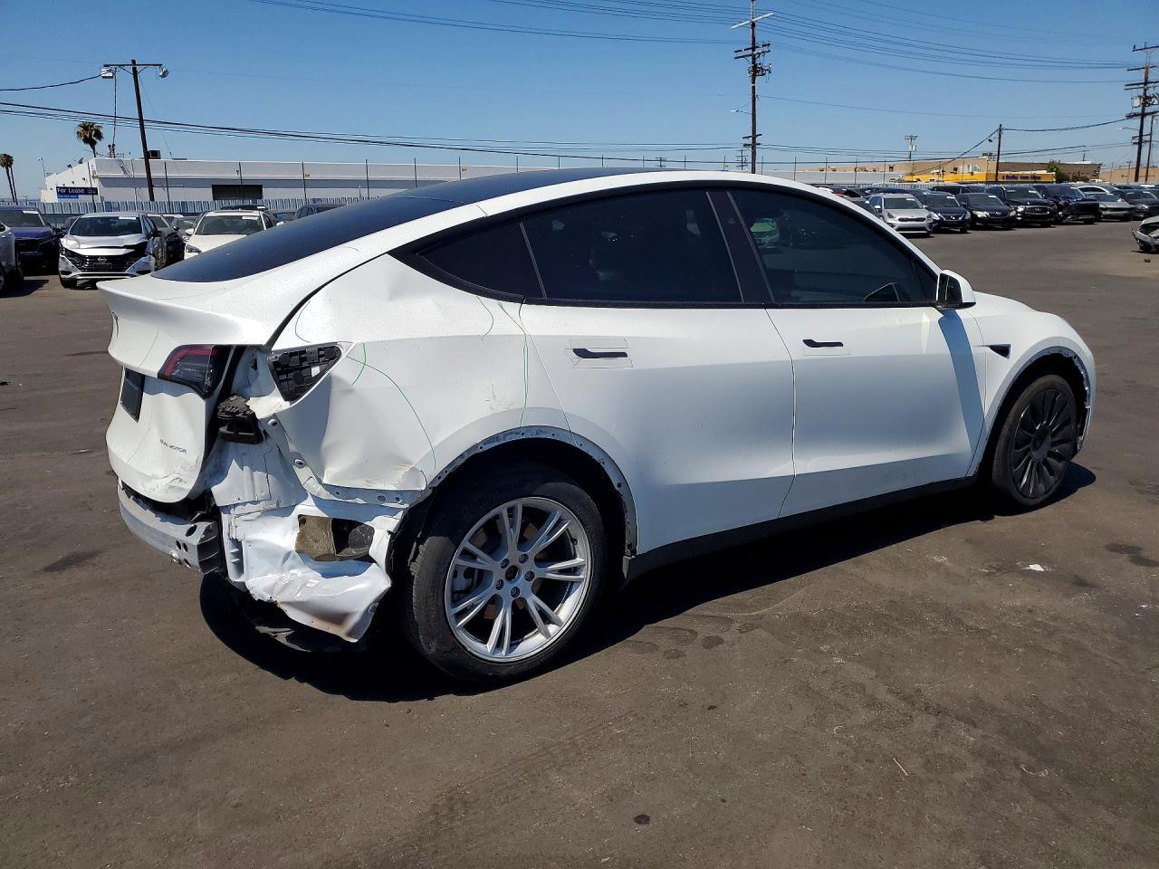2023 Tesla Model Y - Фото 3