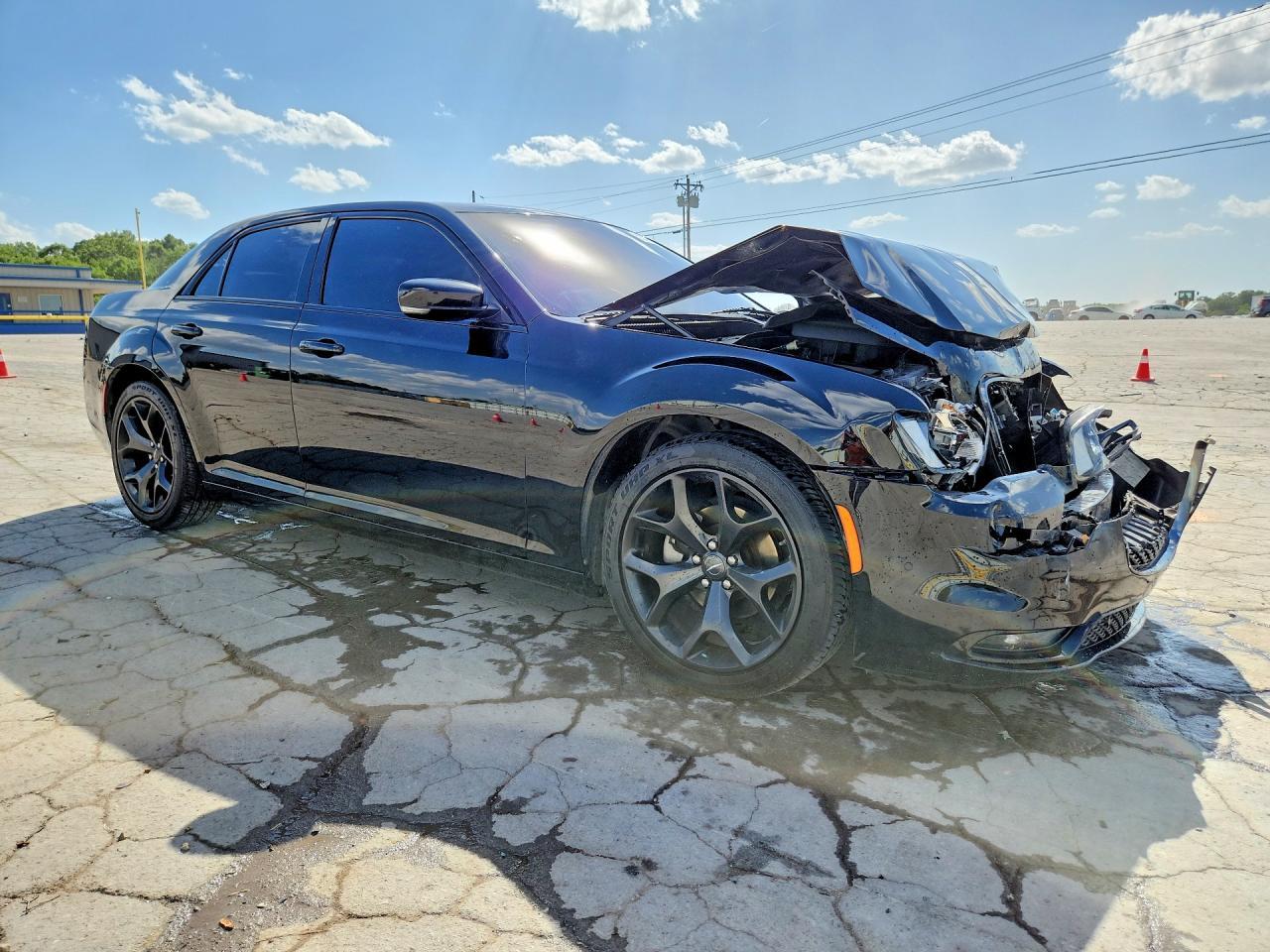 2022 Chrysler 300 S - Фото 4