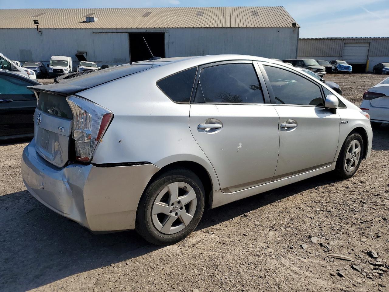 2010 Toyota Prius Iv - Image 3