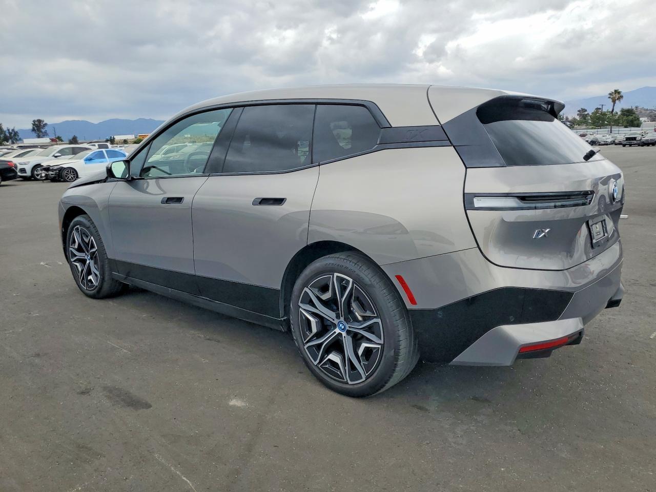 2024 BMW Ix xDrive50 - Фото 2