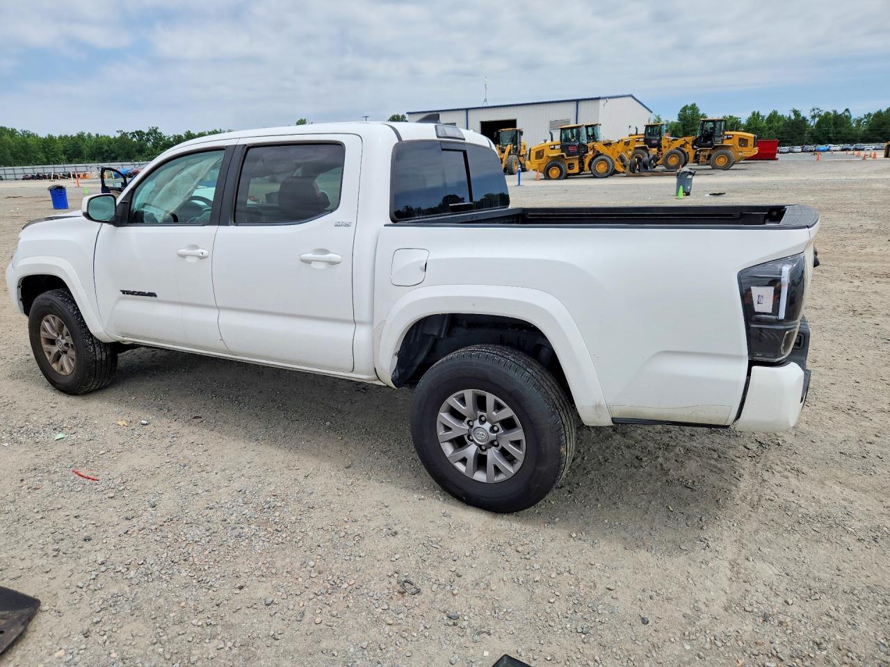 2019 Toyota Tacoma Sr5 V6 - Image 2