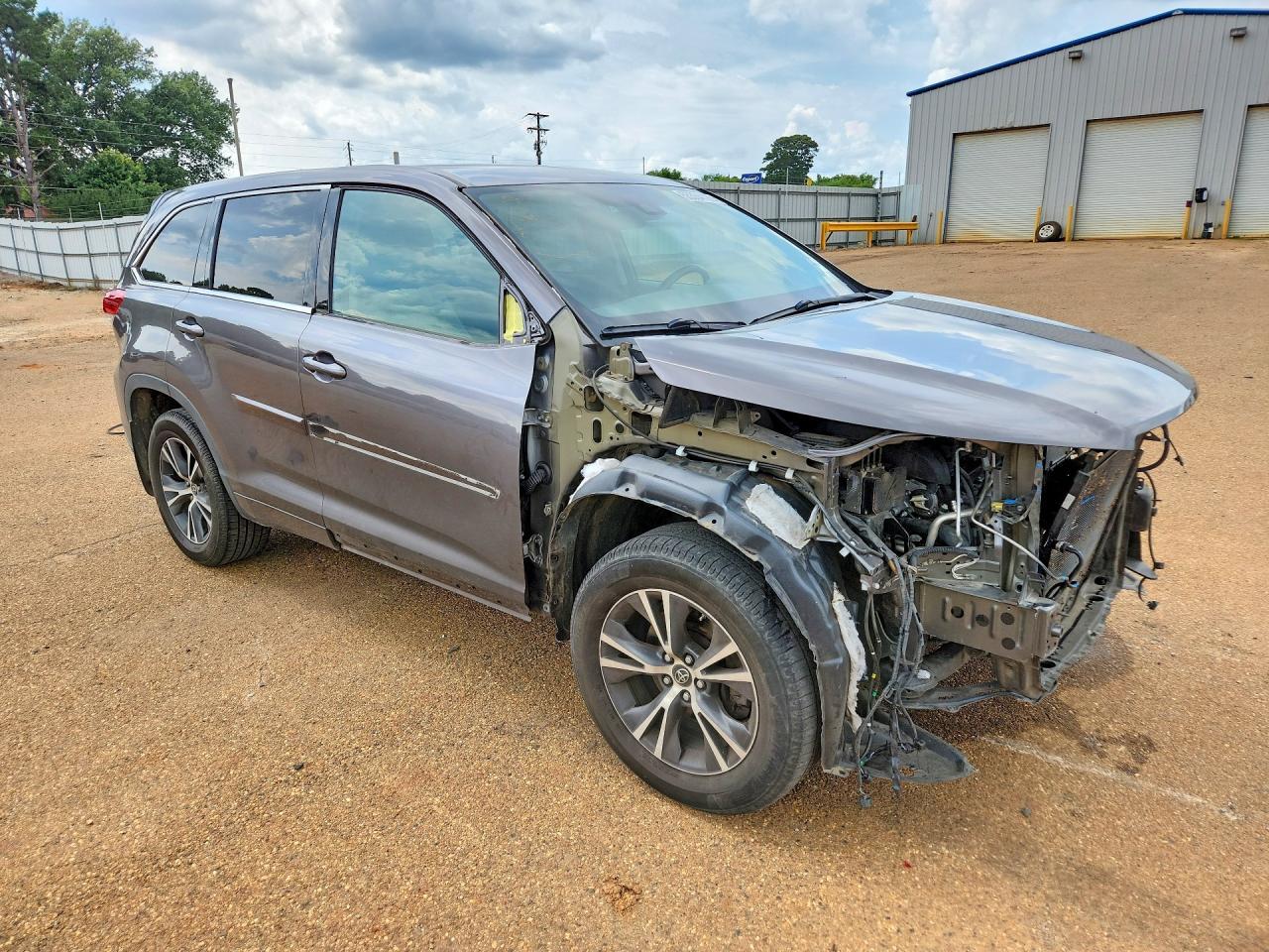 2017 Toyota Highlander Le Plus - Фото 4