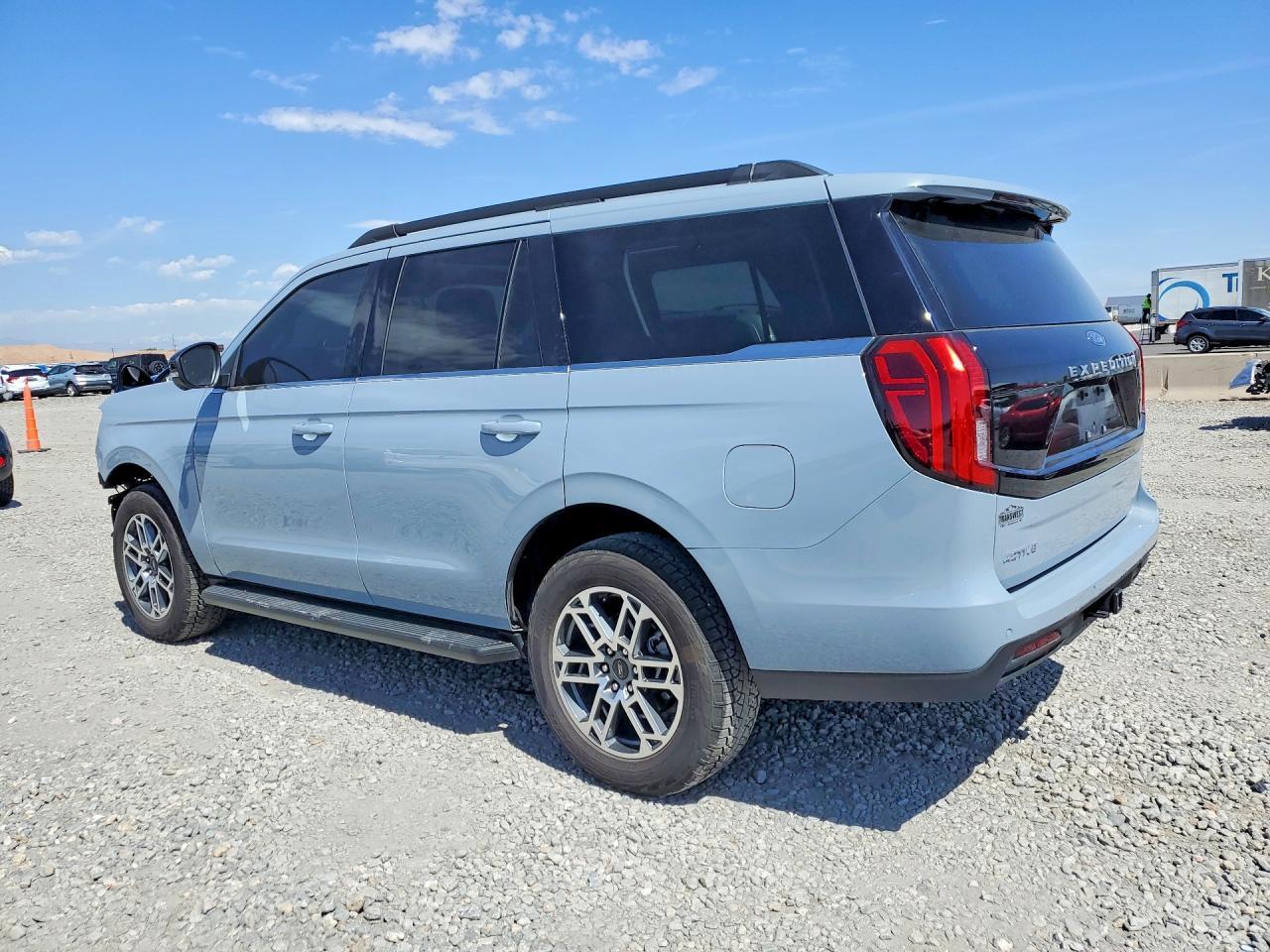 2025 Ford Expedition Active - Фото 2