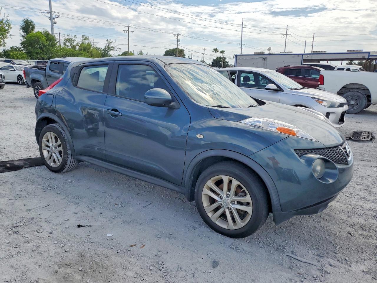 2014 Nissan Juke S - Image 4