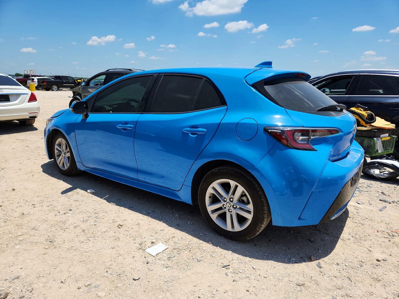 2022 Toyota Corolla Hatchback Se - Фото 2
