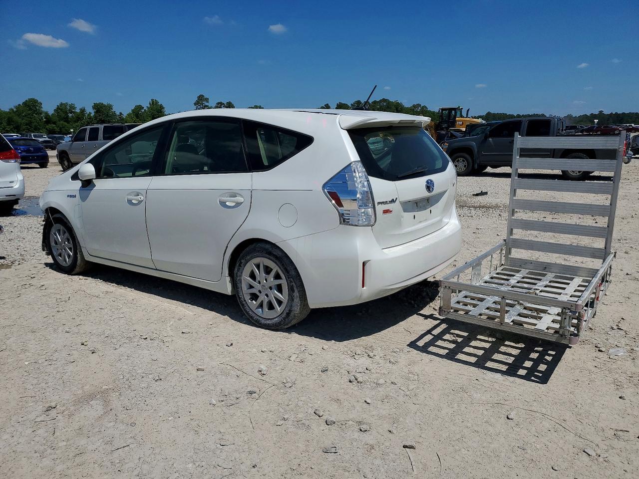 2013 Toyota Prius V Three - Фото 2