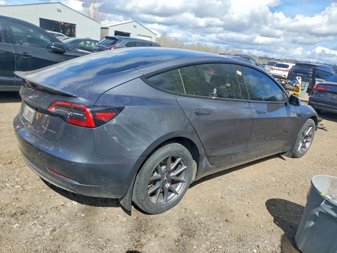 2023 Tesla Model 3 - Фото 3
