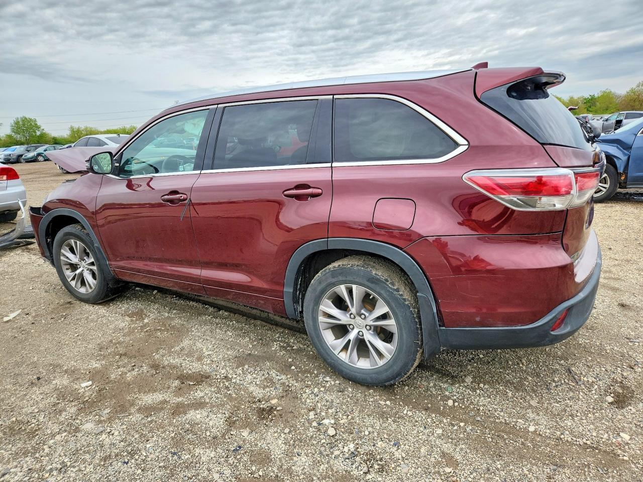 2015 Toyota Highlander Xle - Image 2