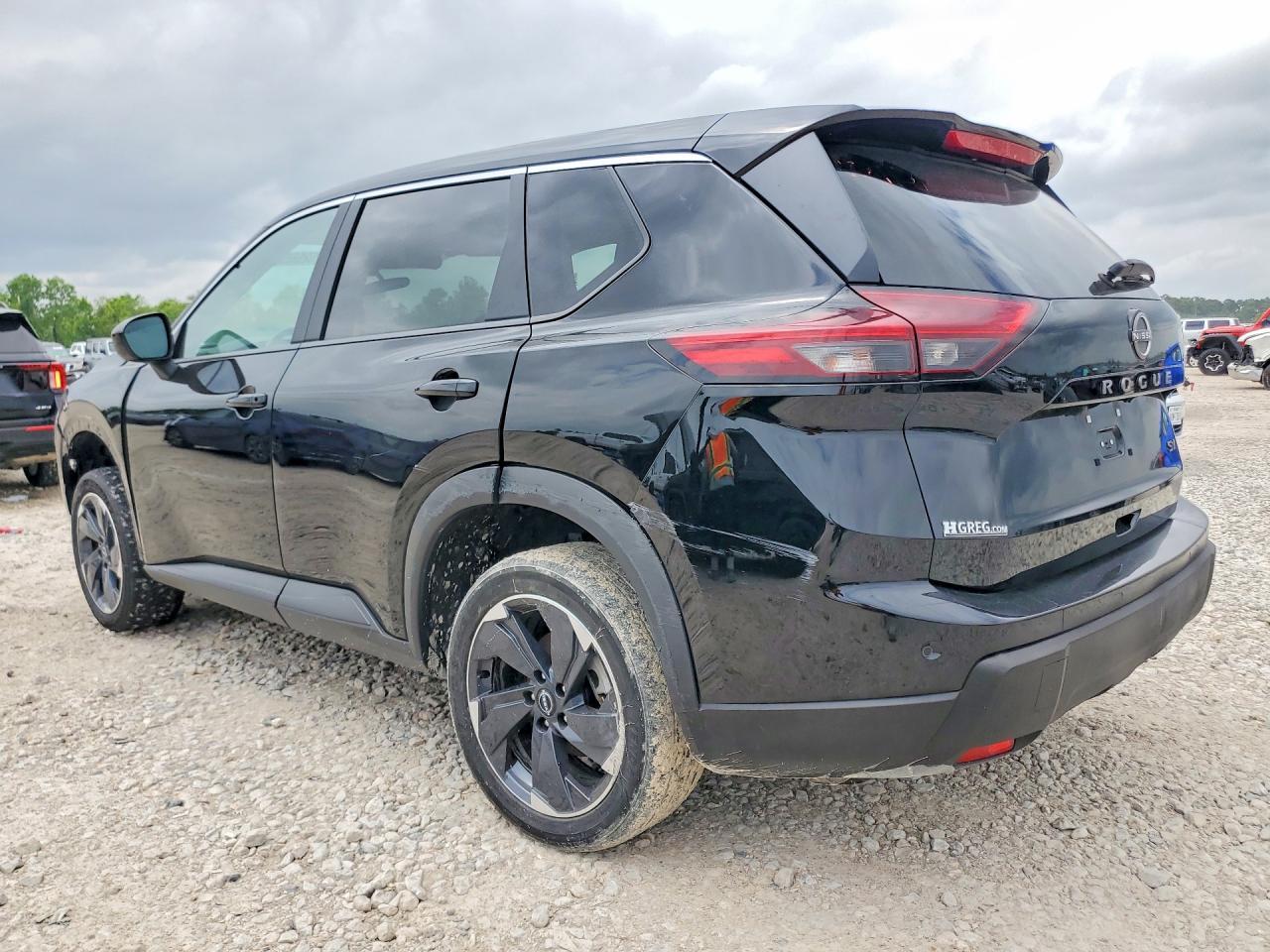 2024 Nissan Rogue Sv - Image 2