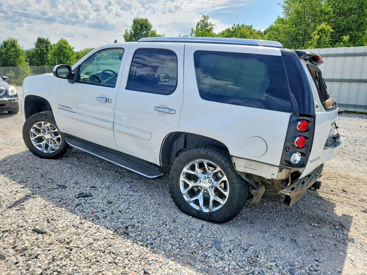 2008 GMC Yukon Denali - Фото 2