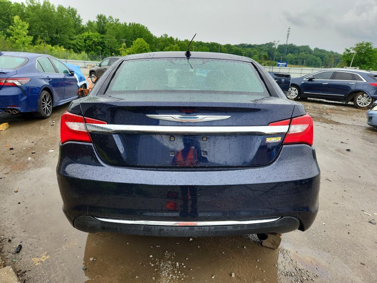 2012 Chrysler 200 Touring - Image 6