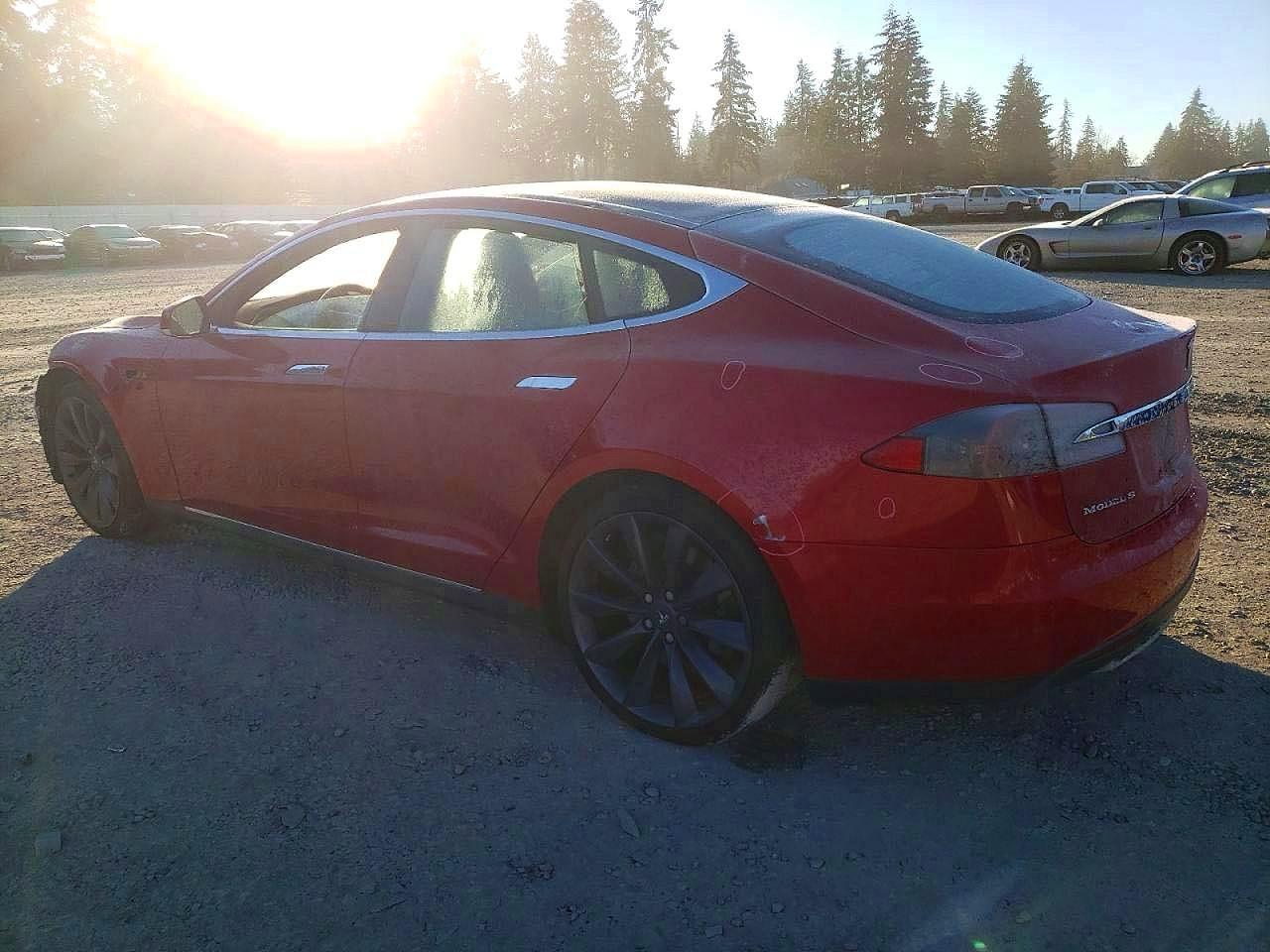 2015 Tesla Model S - Image 3