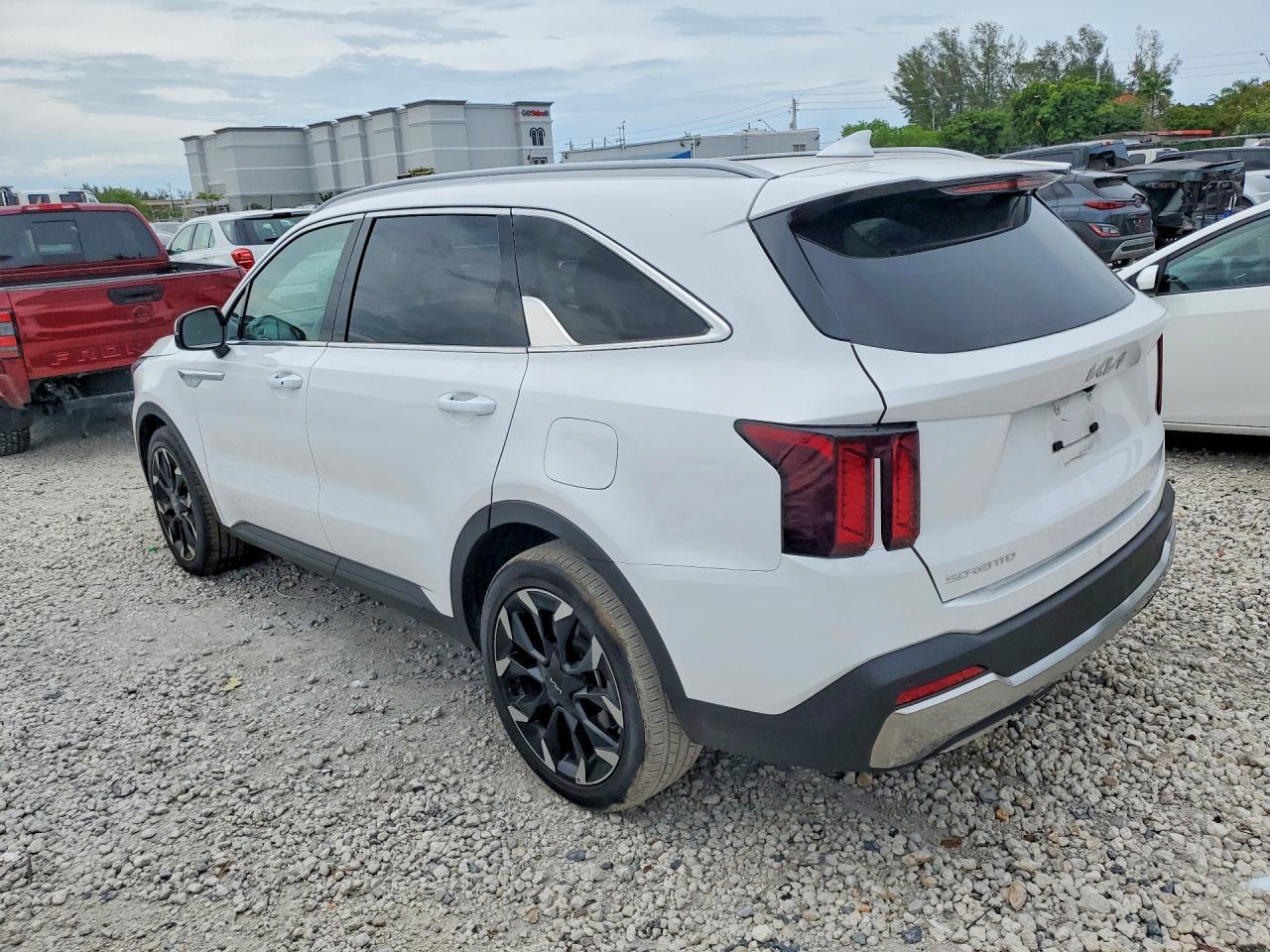 2025 Kia Sorento Ex - Image 2