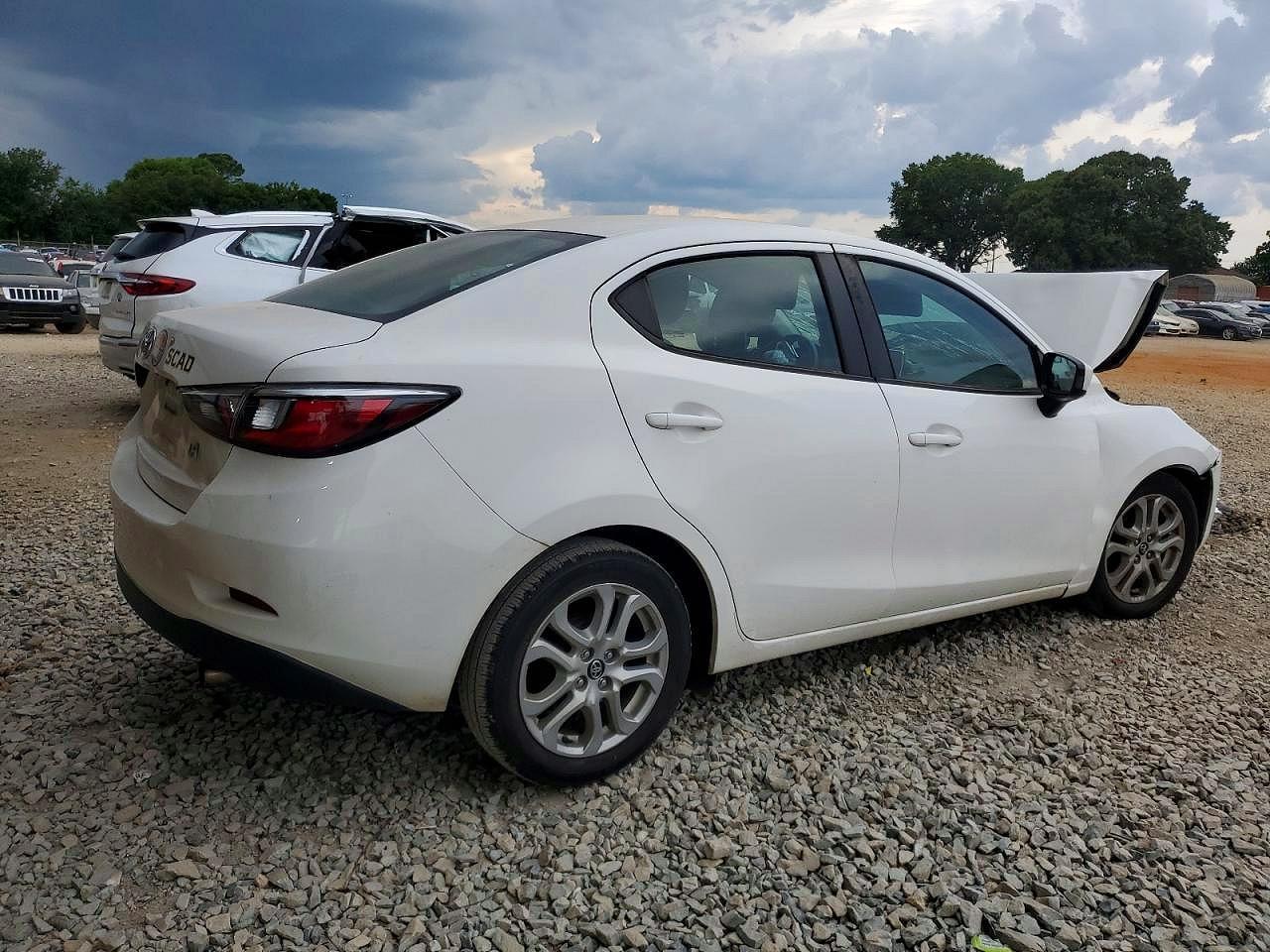 2018 Toyota Yaris Ia Base - Фото 3