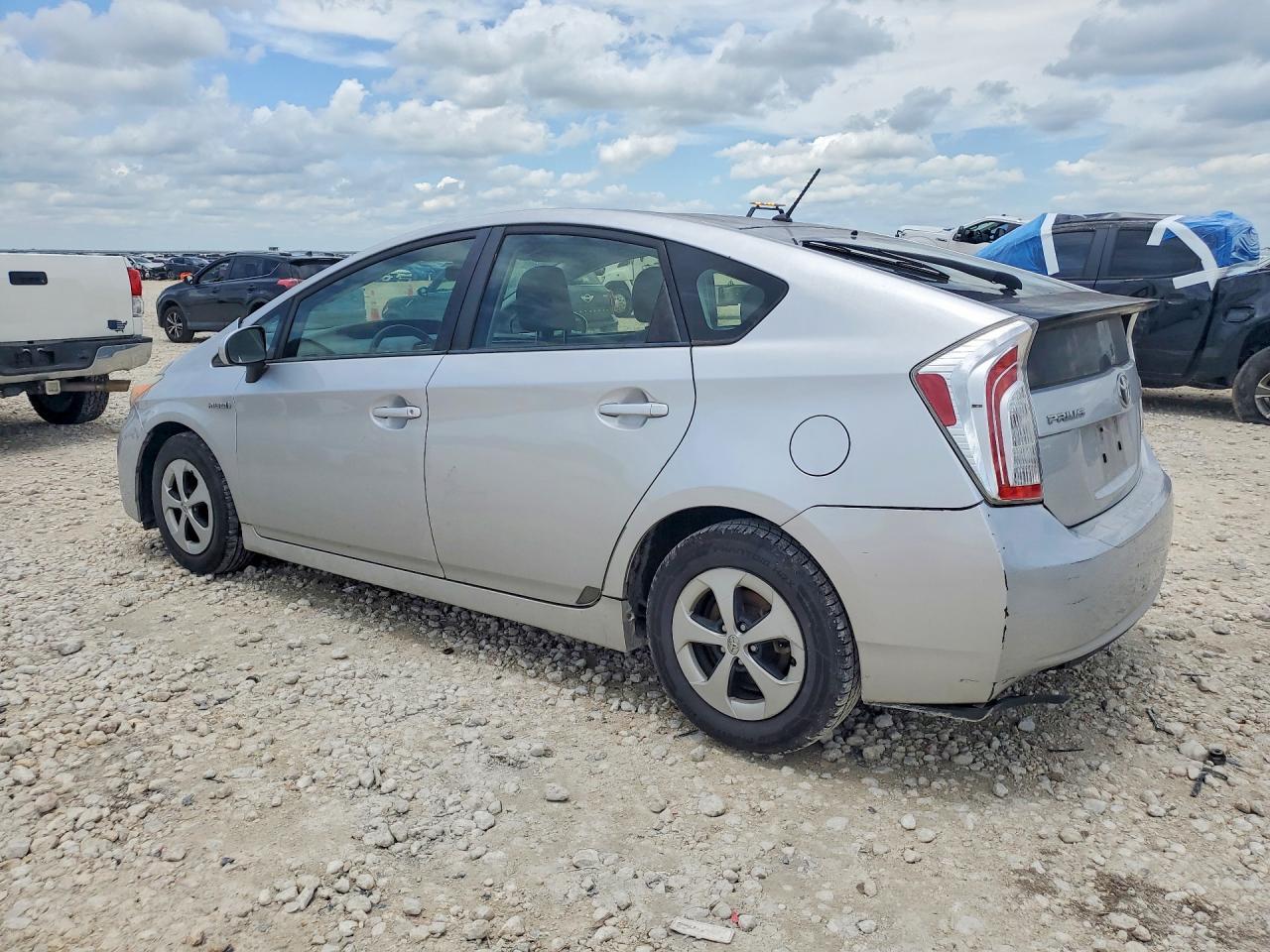 2013 Toyota Prius Two - Фото 2