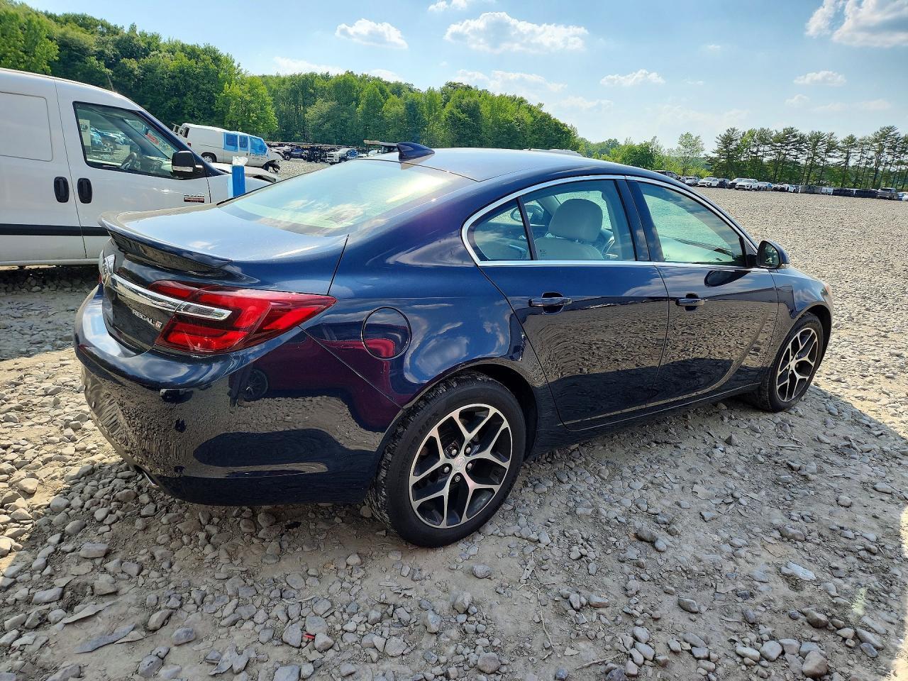 2017 Buick Regal Sport Touring - Image 3
