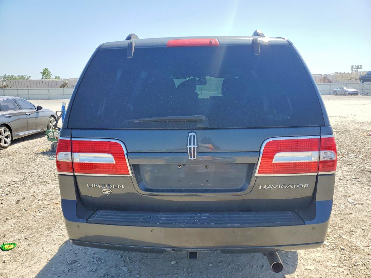 2009 Lincoln Navigator - Image 6