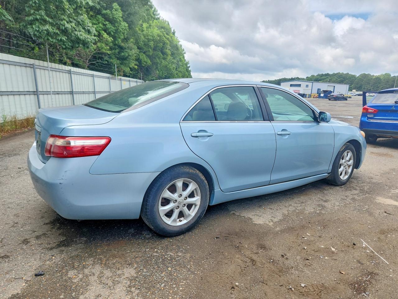 2009 Toyota Camry Le - Фото 3