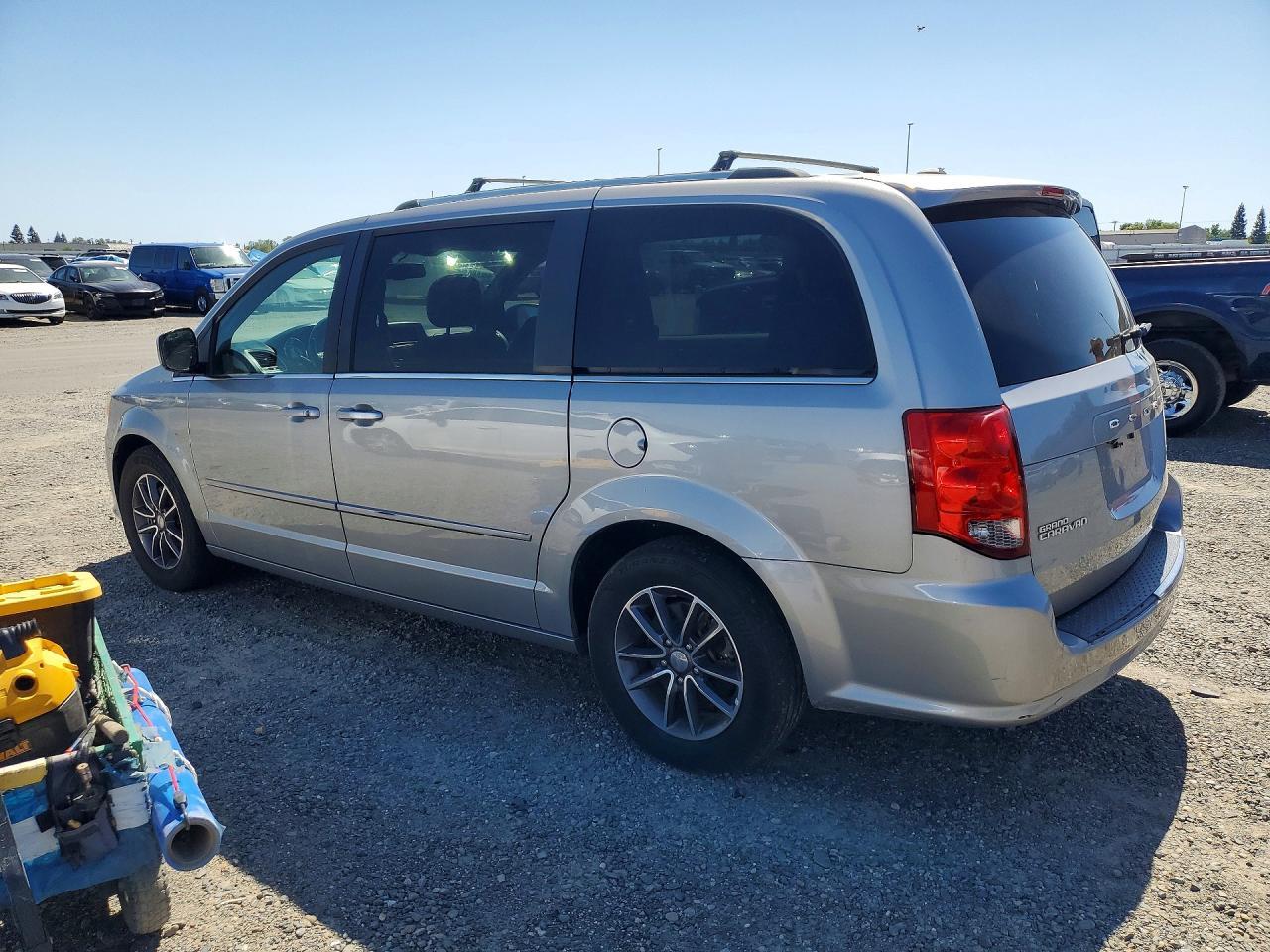2017 Dodge Grand Caravan Sxt - Image 2