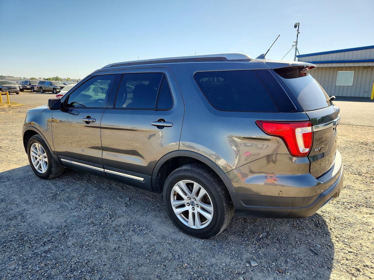 2019 Ford Explorer Xlt - Фото 2
